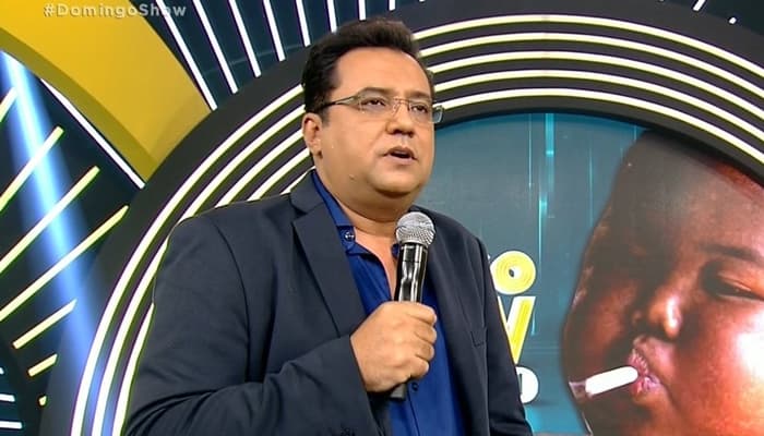 Sertanejo famoso crava luta contra o vício e desabafa no Domingo Show: "Se não parasse, ia morrer"