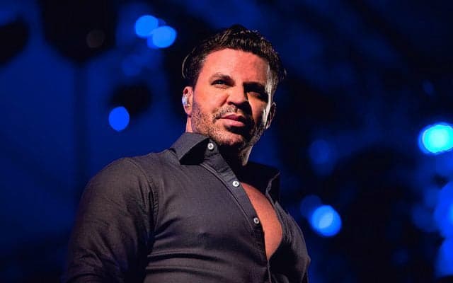 Eduardo Costa responde fã em rede social