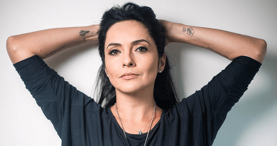 Izabella Camargo, jornalista readmitida à força pela Globo, faz declaração bombástica e se emociona: "me despertou para vida real"