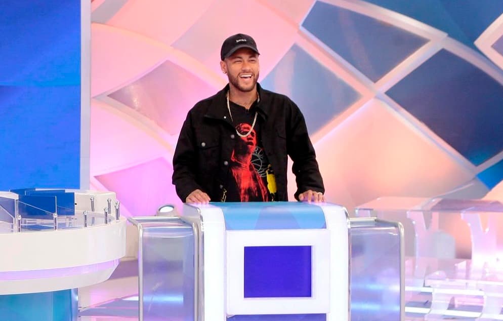 Neymar Jr disputa Jogo das Três Pistas com Patricia Abravanel no Programa Silvio Santos