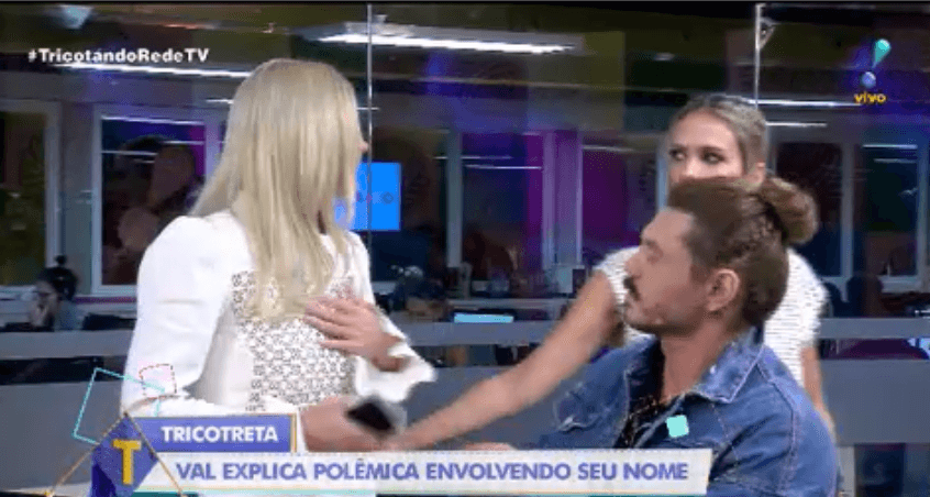 Val Marchiori abandonou o "Tricotando" ao vivo após Fofocalizando do SBT (Foto: Divulgação/RedeTV!) Val Marchiori abandonou o "Tricotando" ao vivo após Fofocalizando do SBT (Foto: Divulgação/RedeTV!)