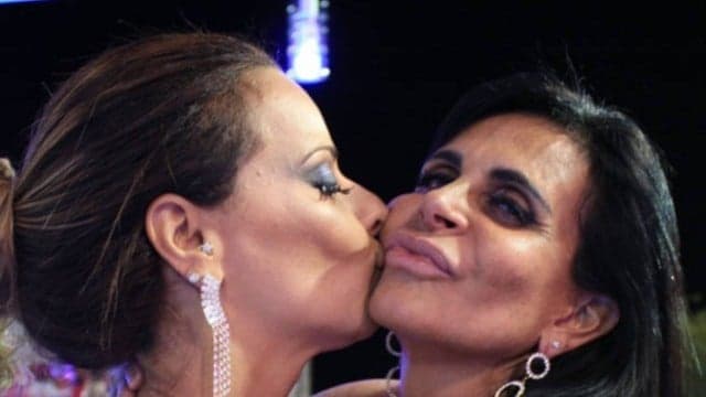 Viviane Araújo e Gretchen em "A Fazenda 5", que fez a atriz da Globo uma milionária (Foto: Reprodução) Viviane Araújo e Gretchen em "A Fazenda 5", que fez a atriz da Globo uma milionária (Foto: Reprodução)
