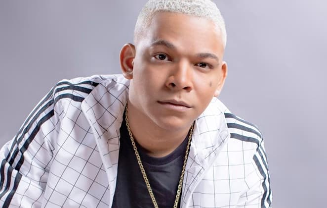 Aldair Playboy deu um baita susto em seus fãs após sofrer acidente em salto mortal (Foto: Reprodução)