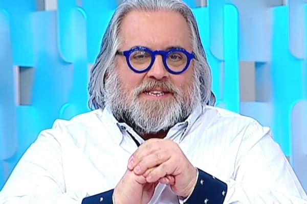 O jornalista Leão Lobo, do Fofocalizando no SBT, comentou sobre o irmão de Rodrigo Faro. (Foto: Reprodução) O jornalista Leão Lobo, do Fofocalizando no SBT, comentou sobre o irmão de Rodrigo Faro. (Foto: Reprodução)