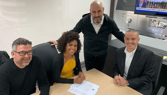 A jornalista Luciana Barreto com o CEO e fundador do canal, Douglas Tavolaro (em pé), e os vice-presidentes de Conteúdo, Américo Martins (esq.), e de Jornalismo, Leandro Cipoloni (Foto: Divulgação/CNN Brasil) A jornalista Luciana Barreto com o CEO e fundador do canal, Douglas Tavolaro (em pé), e os vice-presidentes de Conteúdo, Américo Martins (esq.), e de Jornalismo, Leandro Cipoloni (Foto: Divulgação/CNN Brasil)