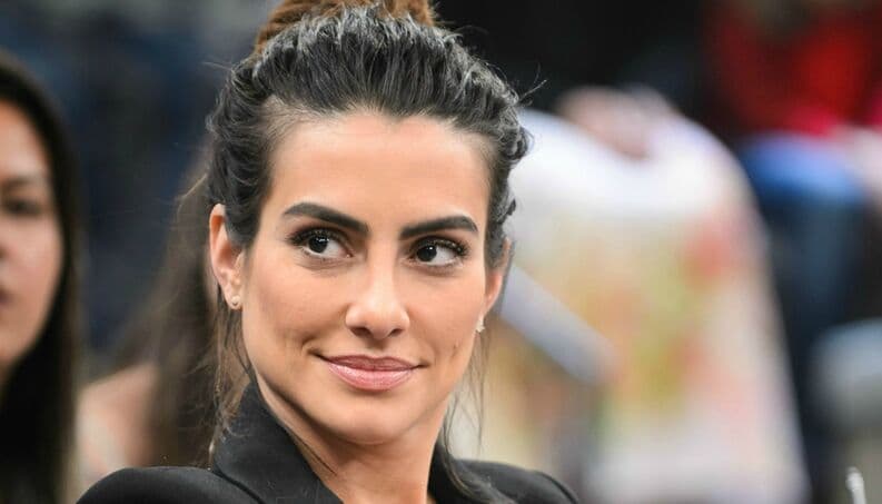 Cleo Pires é flagrada com lingerie em evento público e causa espanto com atitude ousada