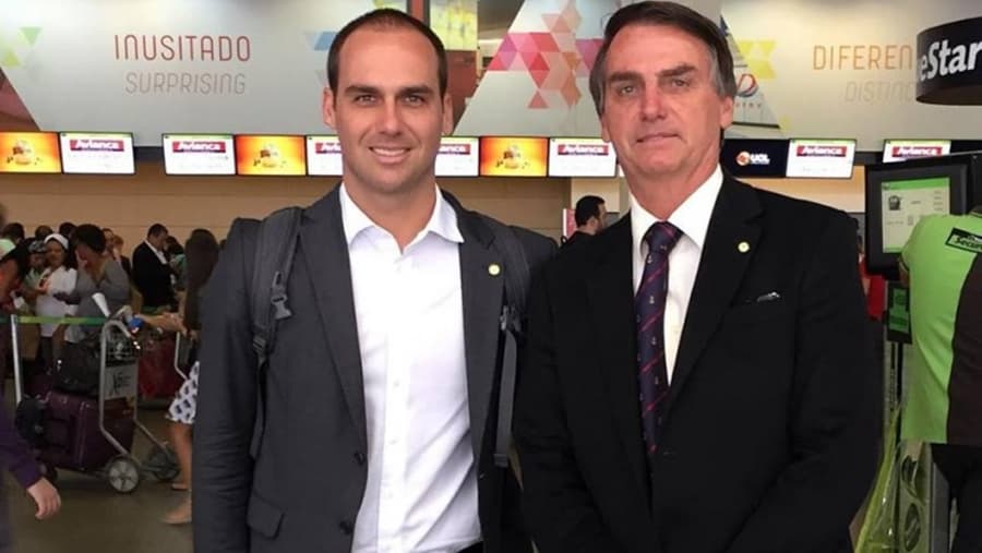 Eduardo e Jair Bolsonaro (Foto: Reprodução) Eduardo e Jair Bolsonaro (Foto: Reprodução)