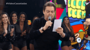 Faustão cantou sucessos de Zezé di Camargo & Luciano neste domingo (Foto: Reprodução) Faustão cantou sucessos de Zezé di Camargo & Luciano neste domingo (Foto: Reprodução)