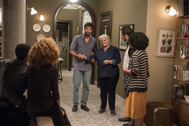Nilda (Jussara Freire) aparece na casa de Amadeu (Marcos Palmeira) em A Dona do Pedaço (Foto: Globo/Victor Pollak) Nilda (Jussara Freire) aparece na casa de Amadeu (Marcos Palmeira) em A Dona do Pedaço (Foto: Globo/Victor Pollak)