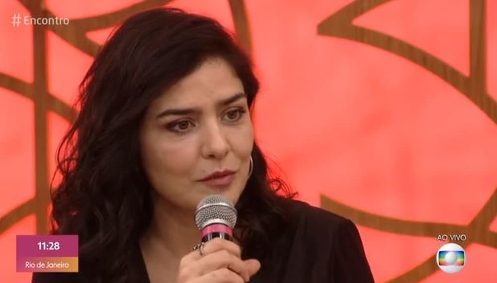 Letícia Sabatella falou sobre sua grave doença durante o Encontro da Globo (Foto: Reprodução)