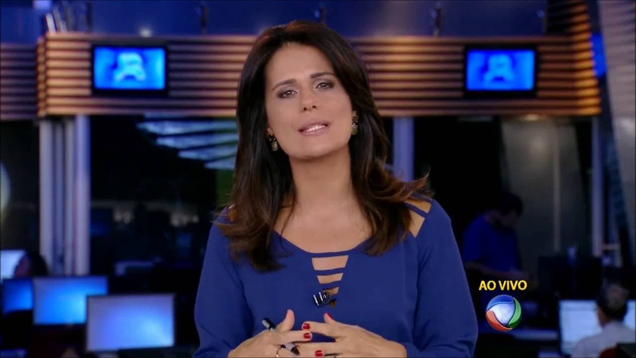 A jornalista Adriana Araújo, da Record, virou alvo da CNN (Foto: Reprodução) A jornalista Adriana Araújo, da Record, virou alvo da CNN (Foto: Reprodução)