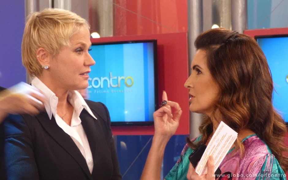 Xuxa e Fátima Bernardes durante programa da Globo (Foto: Reprodução) Xuxa e Fátima Bernardes durante programa da Globo (Foto: Reprodução)