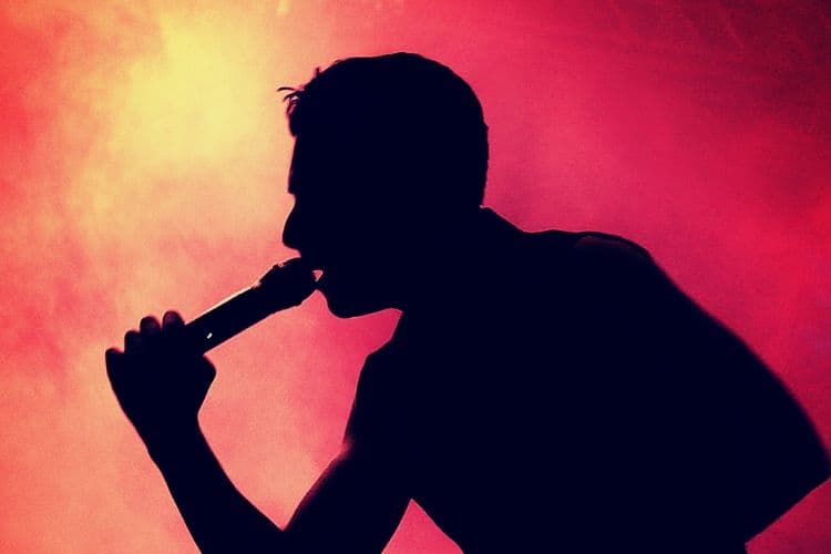 Famoso cantor revela tentativa de suicídio: “Desistir de tudo para aliviar”