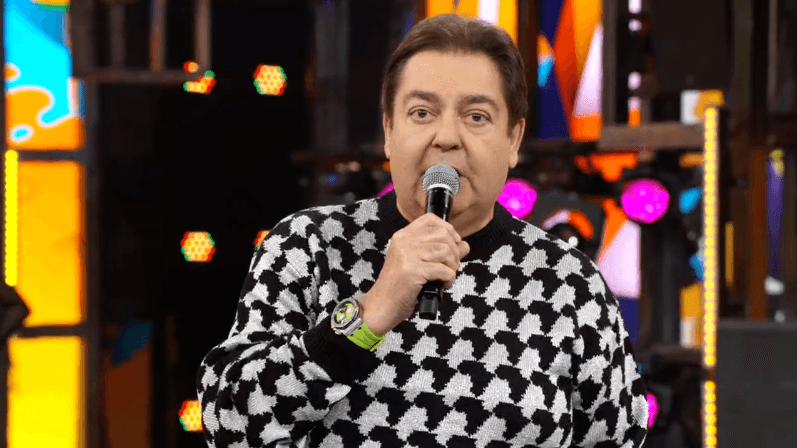 Faustão deixa mansão de R$ 40 milhões após separação da família
