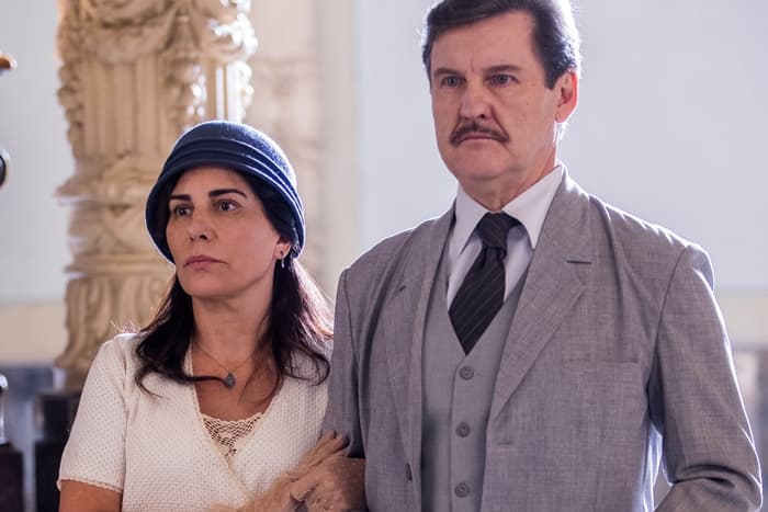 Lola (Gloria Pires) e Júlio (Antonio Calloni) em cena do capítulo 12 de Éramos Seis (Foto: Globo/Raquel Cunha) Lola (Gloria Pires) e Júlio (Antonio Calloni) em cena do capítulo 12 de Éramos Seis (Foto: Globo/Raquel Cunha)