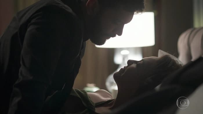 Diogo (Armando Babioff) fará sexo forçado com Nana (Fabiula Nascimento) em Bom Sucesso (Foto: Reprodução/Globo) Diogo (Armando Babioff) fará sexo forçado com Nana (Fabiula Nascimento) em Bom Sucesso (Foto: Reprodução/Globo)
