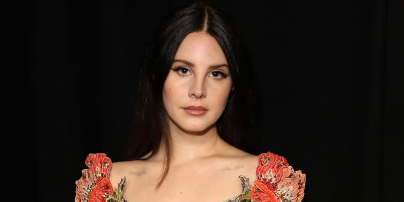 A cantora Lana Del Rey faz música para o massacre nos Estados Unidos (Foto: Reprodução) A cantora Lana Del Rey faz música para o massacre nos Estados Unidos (Foto: Reprodução)