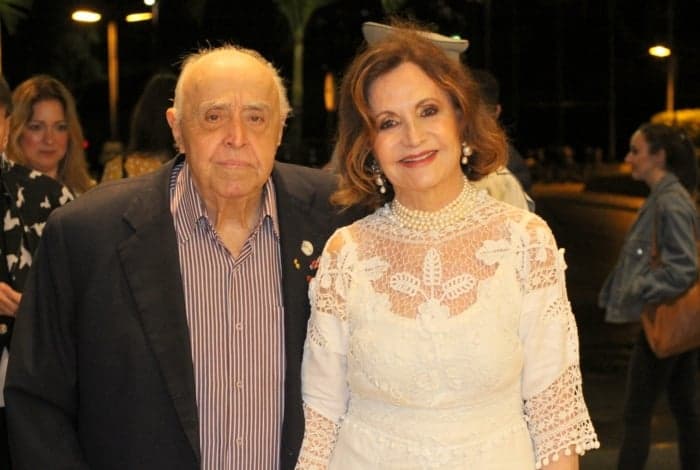 Os veteranos da Globo, Rosamaria Murtinho que atualmente está na novela A Dona do Pedaço e seu esposo Mauro Mendonça (Foto: AgNews) Os veteranos da Globo, Rosamaria Murtinho que atualmente está na novela A Dona do Pedaço e seu esposo Mauro Mendonça (Foto: AgNews)