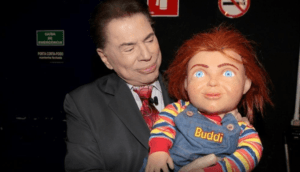 Silvio Santos ao lado do novo astro da Câmera Imagem: Divulgação/SBT Silvio Santos ao lado do novo astro da Câmera Imagem: Divulgação/SBT