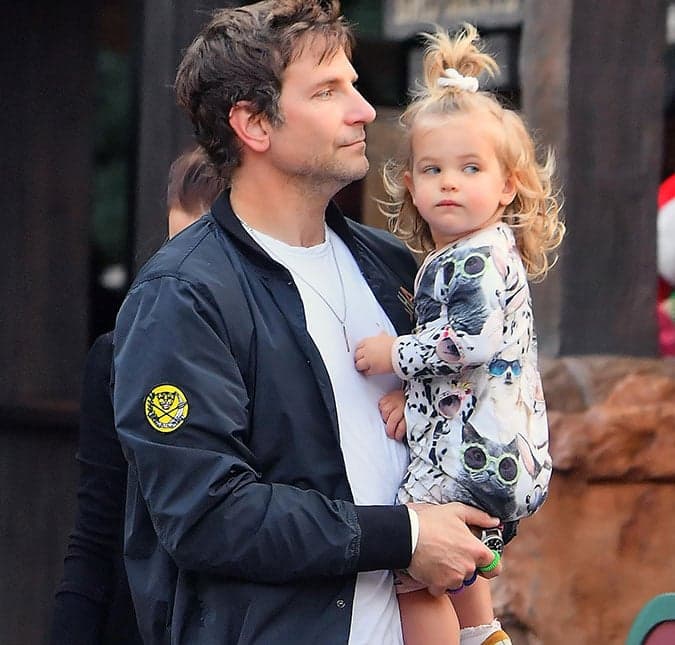 Ator Bradley Cooper e sua filha Lea (Foto: Reprodução) Ator Bradley Cooper e sua filha Lea (Foto: Reprodução)