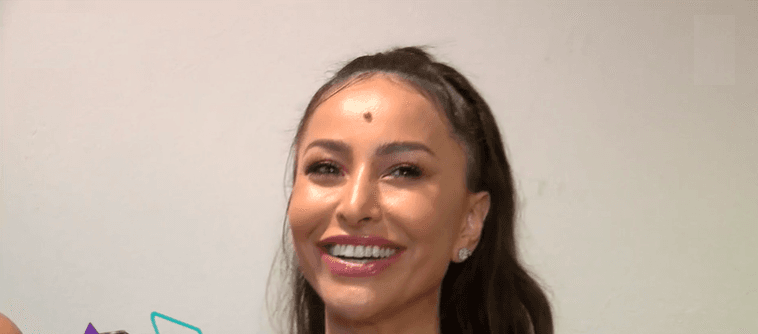 A apresentadora Sabrina Sato está quebrando protocolo na Record ao comandar especial sozinha. (Foto: Reprodução) A apresentadora Sabrina Sato está quebrando protocolo na Record ao comandar especial sozinha. (Foto: Reprodução)
