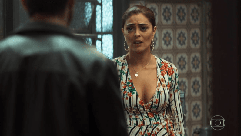 Maria da Paz (Juliana Paes) aparece com roupa de estampa florida em cena de A Dona do Pedaço, novela das nove da Globo (Foto: Reprodução/Globo) Maria da Paz (Juliana Paes) aparece com roupa de estampa florida em cena de A Dona do Pedaço, novela das nove da Globo (Foto: Reprodução/Globo)