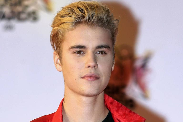 Justin Bieber surge com dentes de diamantes e valor impressionante é divulgado