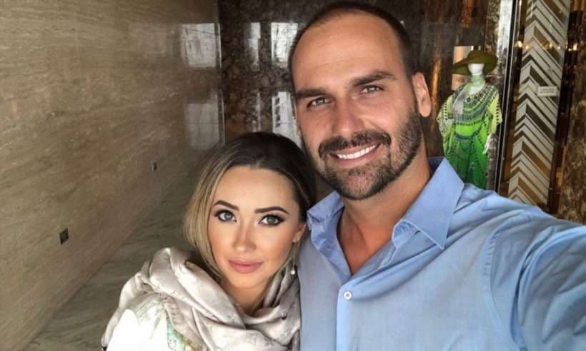 Eduardo Bolsonaro sofre com morte do primeiro filho: "O bebê ainda está dentro da barriga"