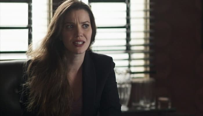 A Dona do Pedaço: Fabiana tenta acabar com Maria da Paz, mas se estrepa e fica desesperada