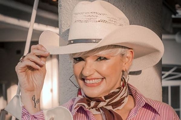 http://tvfoco.uai.com.br/wp-content/uploads/2015/05/Daniela-Mercury.jpg