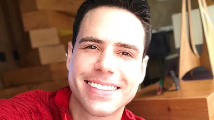 Luiz Bacci aparece com humorista após boatos de romance com GKay e intimidade chama atenção: "Gostoso"