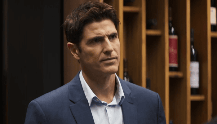 A Dona do Pedaço: Régis vai para a cadeia e paga por crimes de Josiane