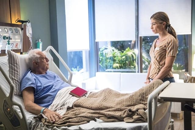Alberto (Antonio Fagundes) demite Paloma (Grazi Massafera) em Bom Sucesso (Foto: Globo/João Miguel Júnior) Alberto (Antonio Fagundes) demite Paloma (Grazi Massafera) em Bom Sucesso (Foto: Globo/João Miguel Júnior)