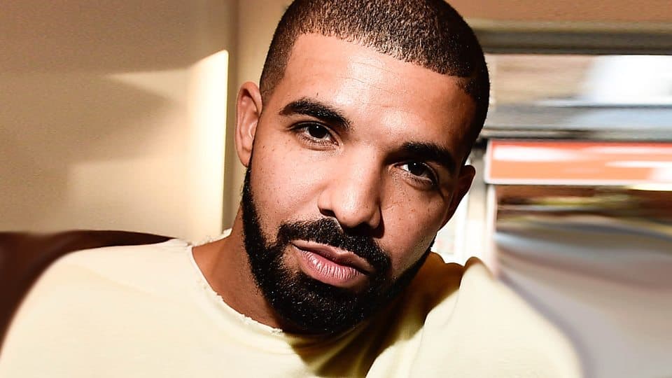 Boninho desmascara Drake em público após cantor se recusar a transmitir seu show em canal da Globo