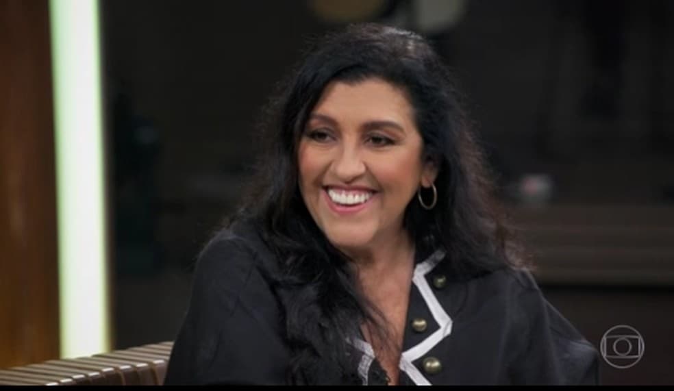 Regina Casé é flagrada em momento raro ao lado dos netos e arranca suspiros do público