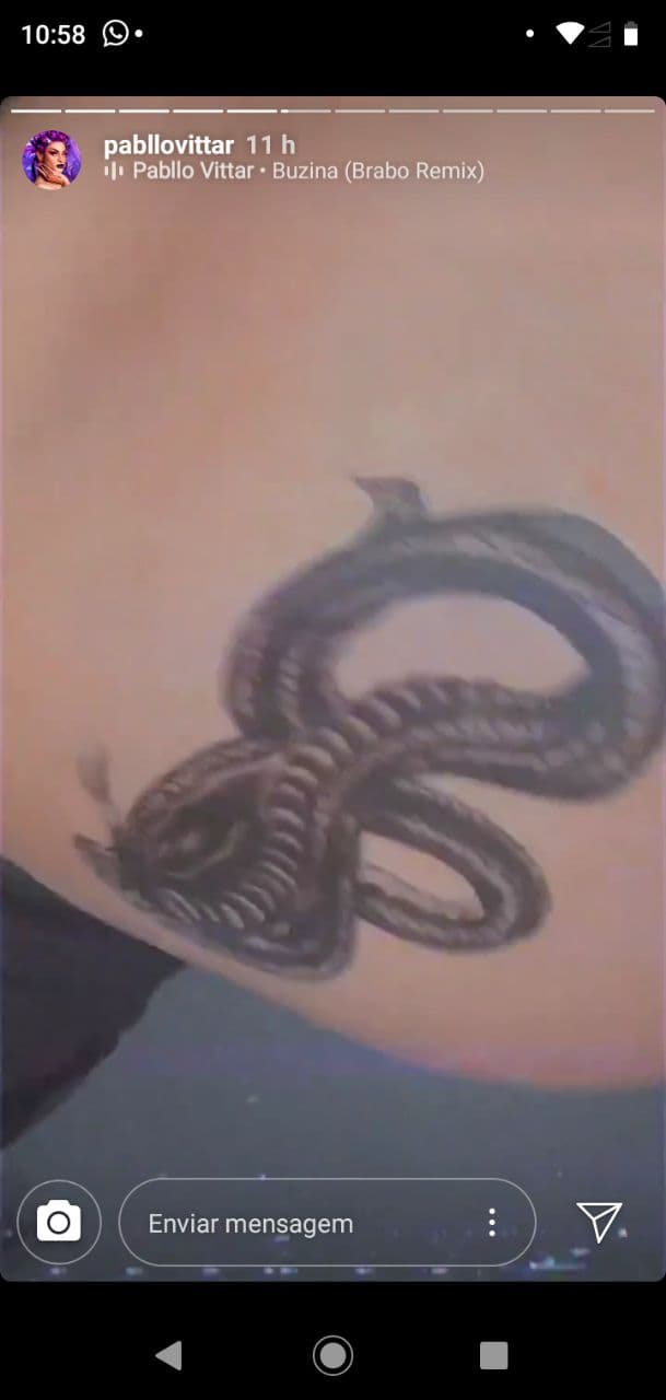 Pabllo Vittar mostrou tatuagem íntima de uma cobra (Foto: Reprodução/ Instagram) Pabllo Vittar mostrou tatuagem íntima de uma cobra (Foto: Reprodução/ Instagram)