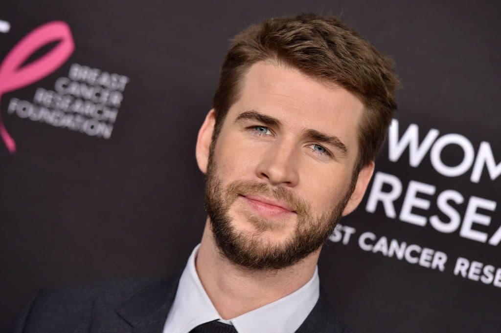 Depois do fim da relação com Miley Cyrus, Liam Hemswort engata nova relação com famosa atriz e surpreende a todos (Foto: Reprodução) Depois do fim da relação com Miley Cyrus, Liam Hemswort engata nova relação com famosa atriz e surpreende a todos (Foto: Reprodução)