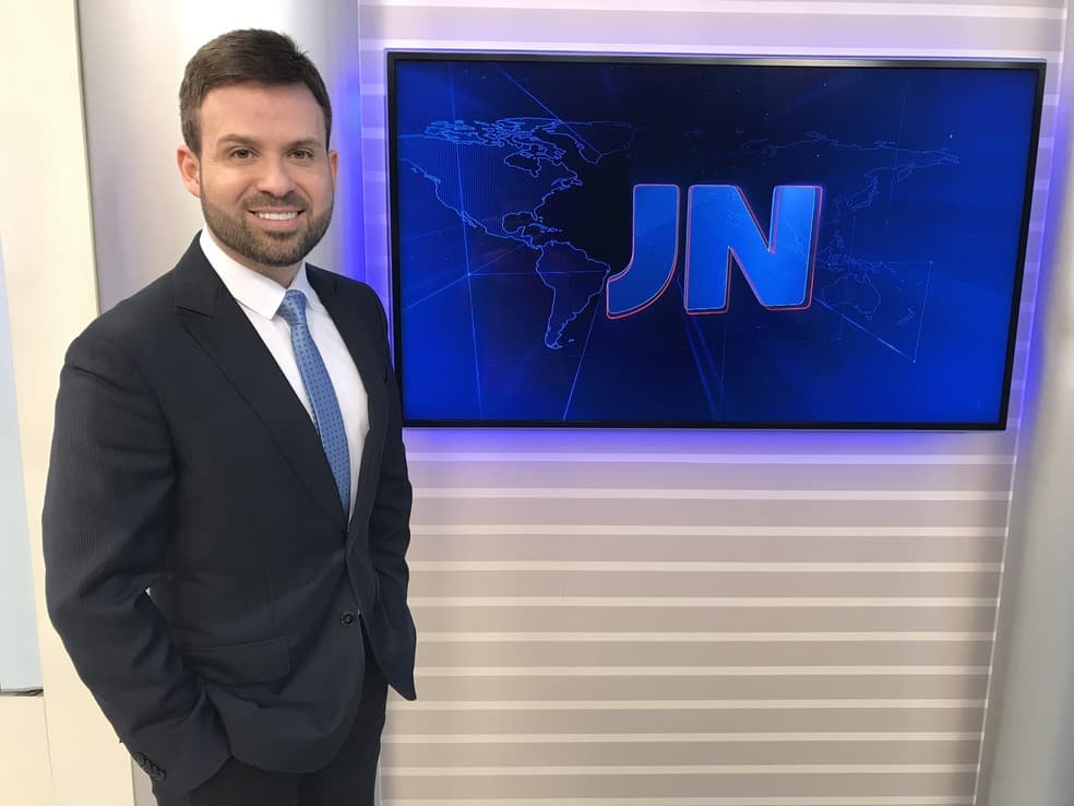 provisoriamente William Bonner no JN; ela é representante da Globo Sergipe (Reprodução) provisoriamente William Bonner no JN; ela é representante da Globo Sergipe (Reprodução)