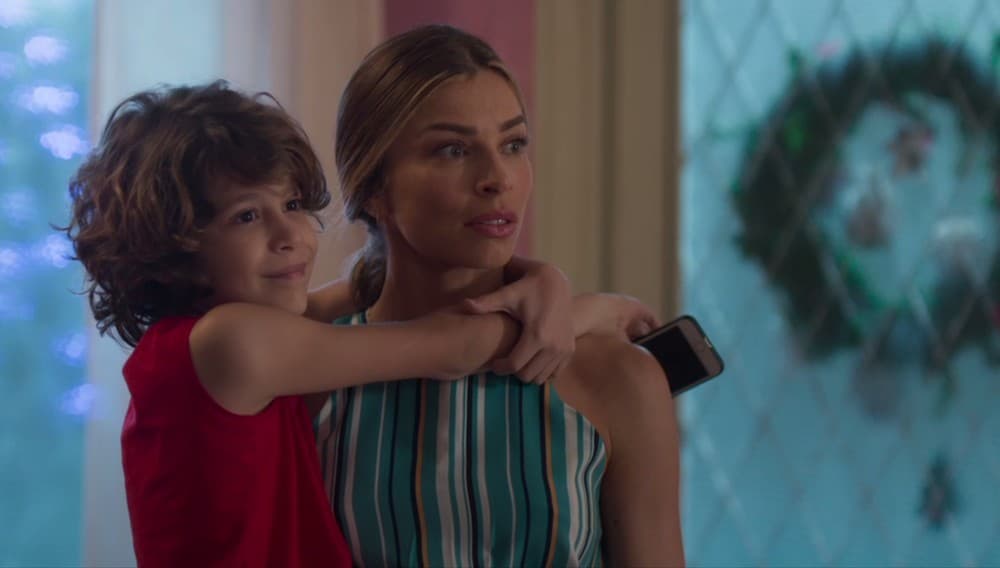 Paloma fica insegura em cena de Bom Sucesso Paloma fica insegura em cena de Bom Sucesso