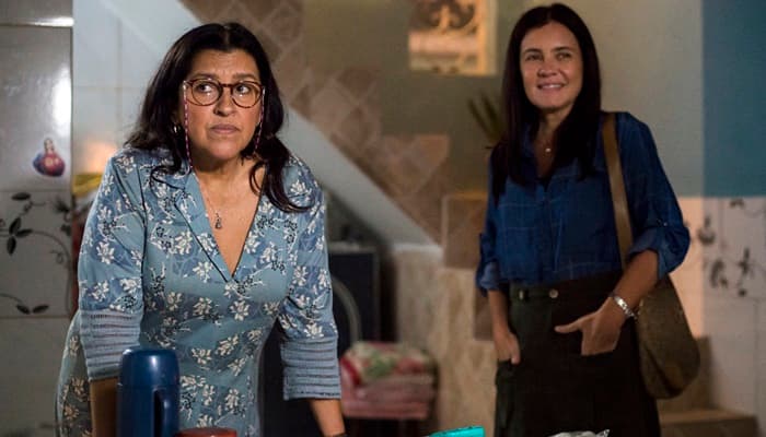 Lurdes (Regina Casé) e Thelma (Adriana Esteves) em Amor de Mãe, nova novela das nove da Globo (Foto: Globo/Estevam Avellar) Lurdes (Regina Casé) e Thelma (Adriana Esteves) em Amor de Mãe, nova novela das nove da Globo (Foto: Globo/Estevam Avellar)