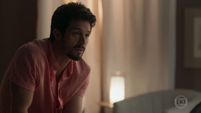 Bom Sucesso: Marcos descobre que Alberto ama Paloma e impressiona