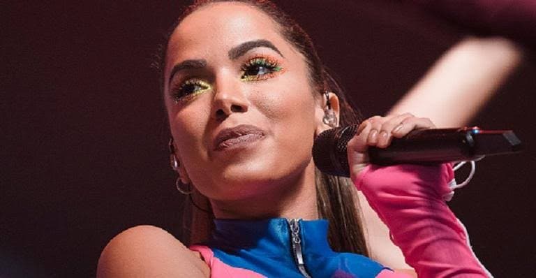 Após escândalo, Anitta pega público de surpresa e faz anúncio jamais esperado: "Não tenho medo"