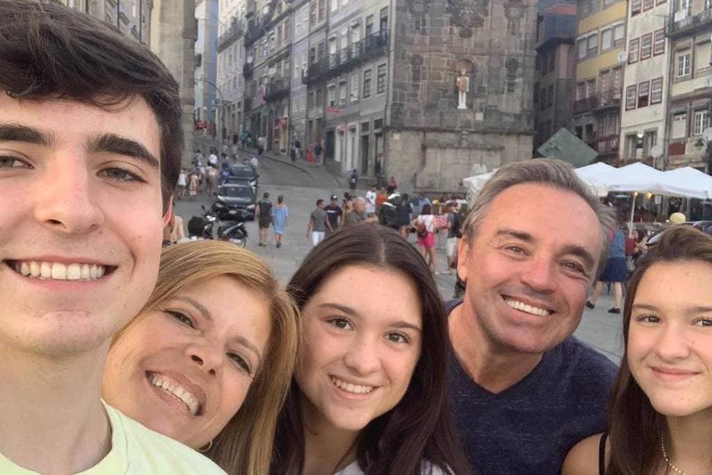 Família de Gugu Liberato sofre ao dar adeus para o o famoso apresentador da Record (Foto: Reprodução/Instagram) Família de Gugu Liberato sofre ao dar adeus para o o famoso apresentador da Record (Foto: Reprodução/Instagram)