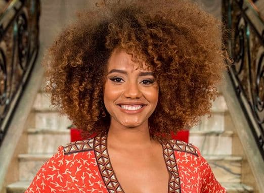 Aos 27 anos, Jéssica Ellen se torna modelo de representatividade e ancestralidade para o povo negro