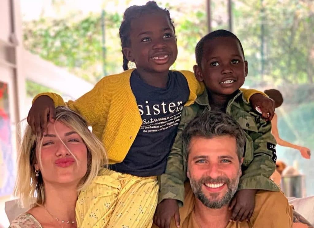 Giovanna Ewbank, após revelar gravidez, mostra barriguinha e faz declaração