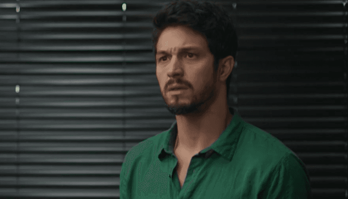 Romulo Estrela (Marcos) em cena de Bom Sucesso, que teve queda de audiência (Foto: Reprodução/Globo) Romulo Estrela (Marcos) em cena de Bom Sucesso, que teve queda de audiência (Foto: Reprodução/Globo)