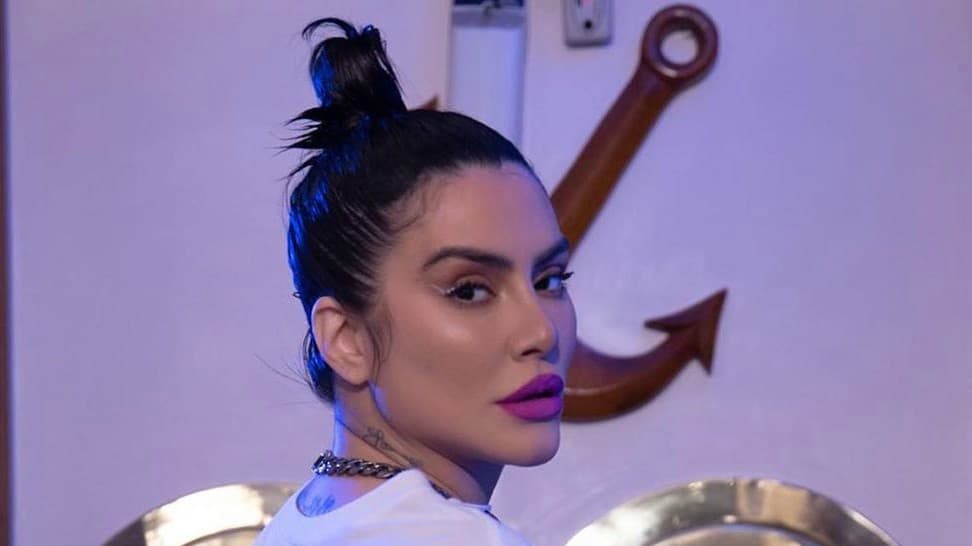 Após ser chamada de gorda, Cleo Pires ignora tudo e surge em vídeo íntimo sem roupa: "Meu Deus"