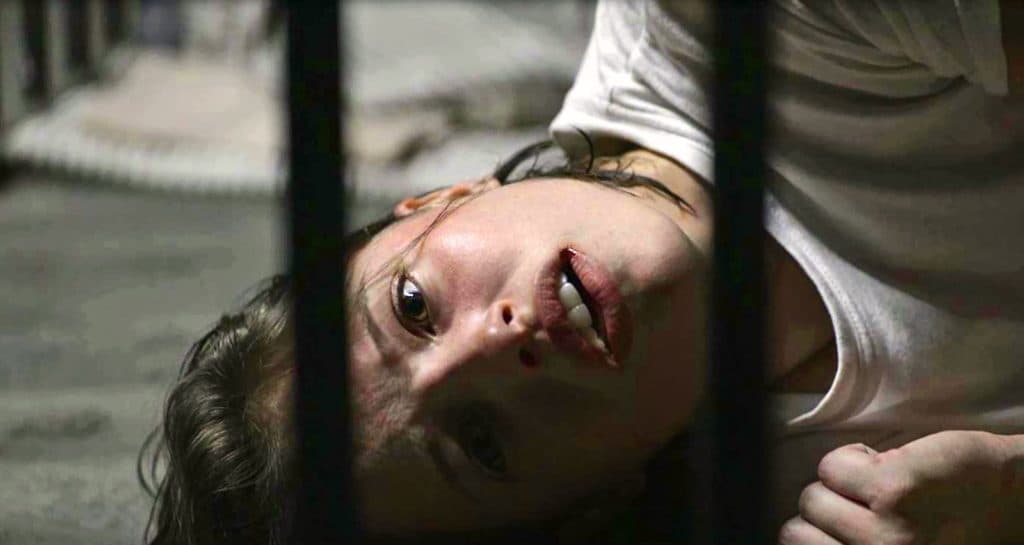 Josiane (Agatha Moreira) arruma confusão no primeiro dia como presidiária, em 'A Dona do Pedaço' antes de virar seguidora de Jesus — Foto: Globo Josiane (Agatha Moreira) arruma confusão no primeiro dia como presidiária, em 'A Dona do Pedaço' antes de virar seguidora de Jesus — Foto: Globo