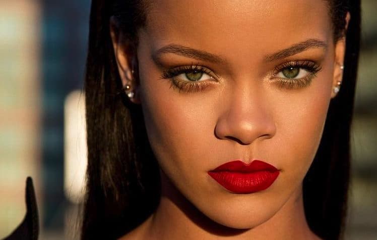 Rihanna usa suas redes sociais para dizer aos fãs que esse ano foi esmagador (Foto: Reprodução) Rihanna usa suas redes sociais para dizer aos fãs que esse ano foi esmagador (Foto: Reprodução)