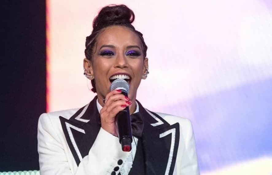 Taís Araújo passa por perrengue ao vivo na Globo, interrompe apresentação e ouve desabafo: 'Não era bonita'